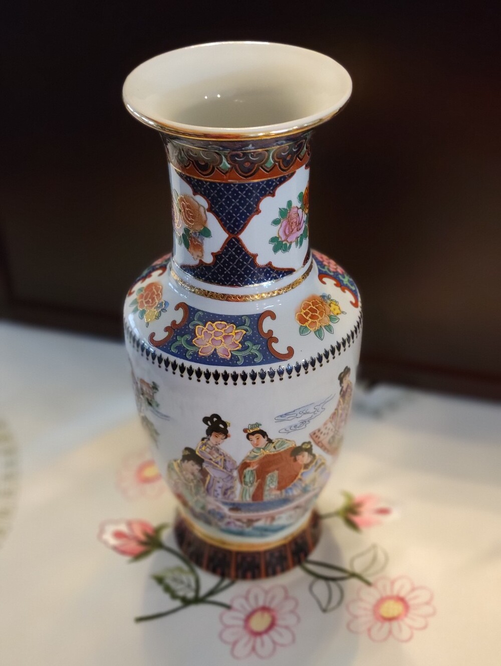 Vintage Chinese Satsuma Gilded Moriage Geisha Mantel Vase 10.1/2"signed.